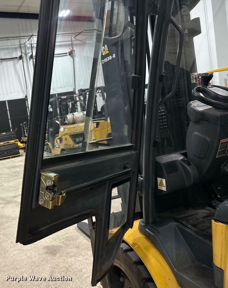 image for item DT6374 Caterpillar EP10000 forklift