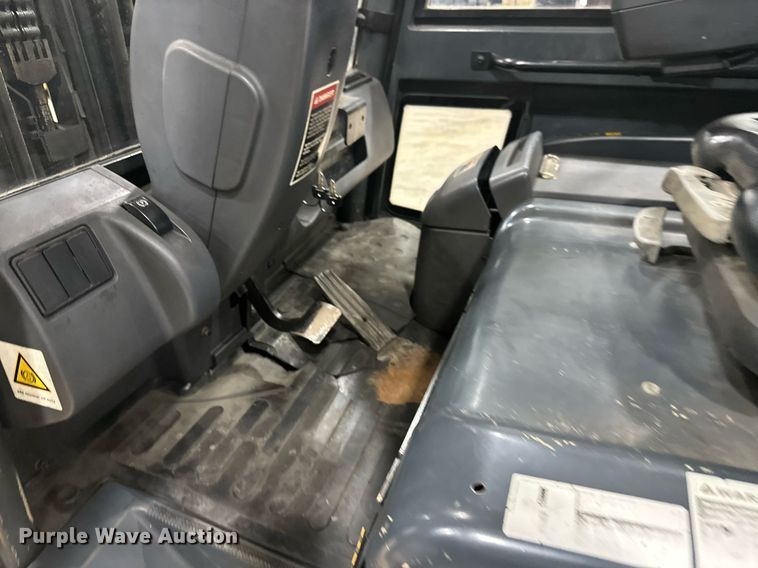 image for item DT6374 Caterpillar EP10000 forklift