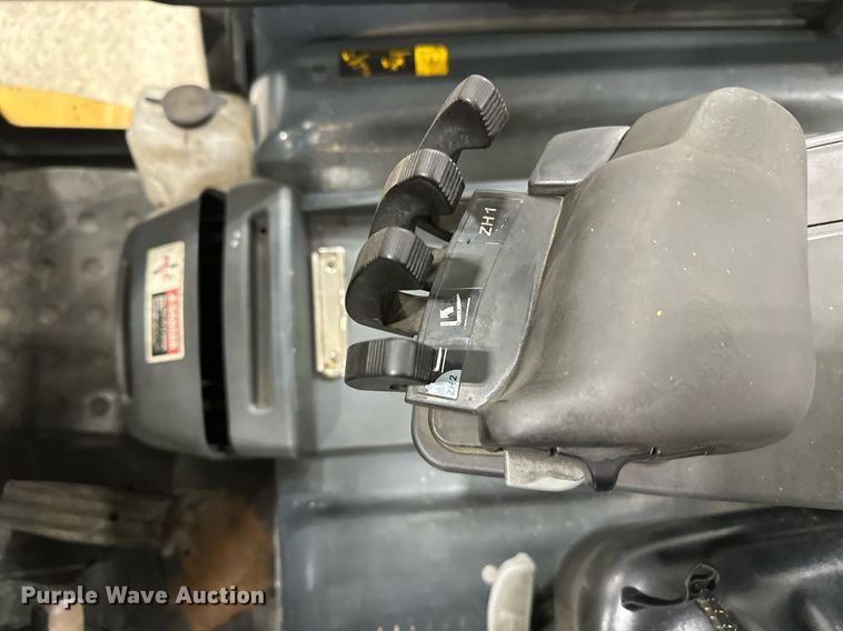 image for item DT6374 Caterpillar EP10000 forklift