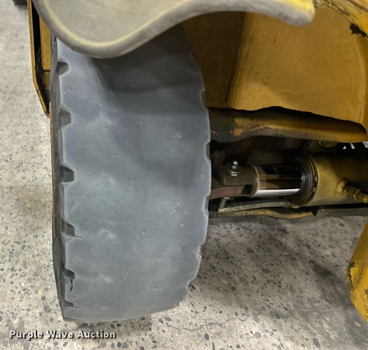 image for item DT6374 Caterpillar EP10000 forklift