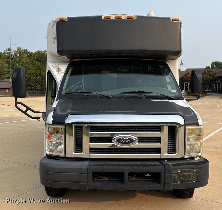 image for item DU1298 2008 Ford E450 shuttle bus