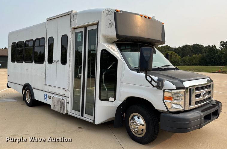image for item DU1298 2008 Ford E450 shuttle bus