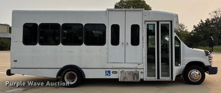 image for item DU1298 2008 Ford E450 shuttle bus