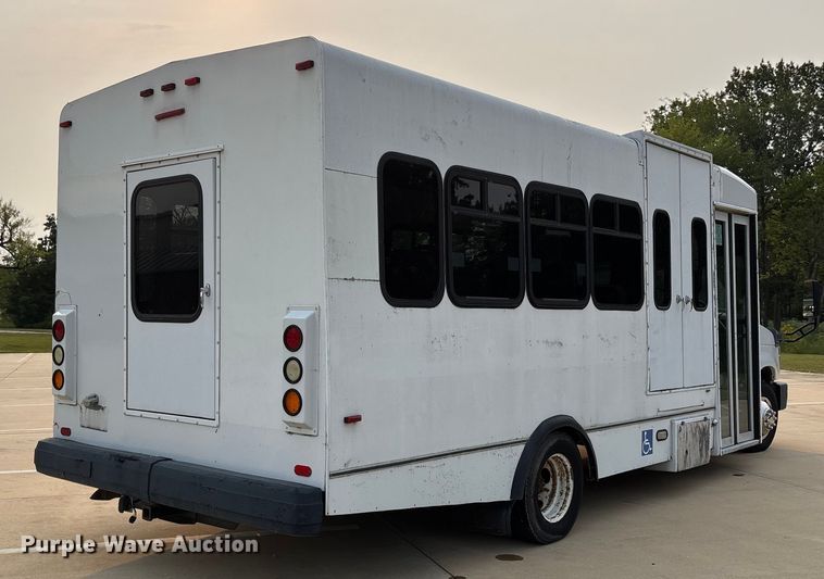 image for item DU1298 2008 Ford E450 shuttle bus