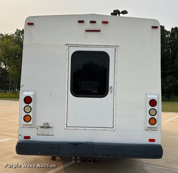 image for item DU1298 2008 Ford E450 shuttle bus