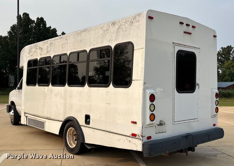 image for item DU1298 2008 Ford E450 shuttle bus