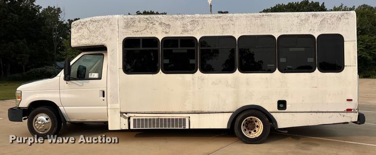 image for item DU1298 2008 Ford E450 shuttle bus