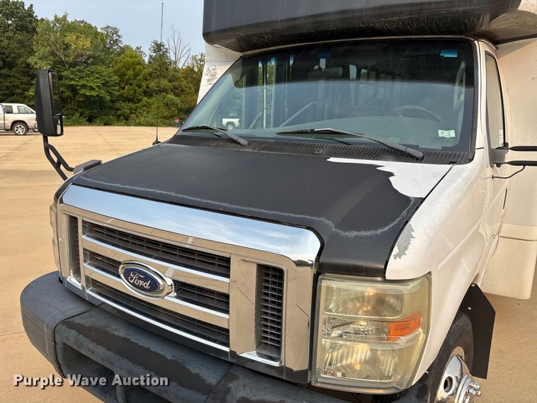 image for item DU1298 2008 Ford E450 shuttle bus