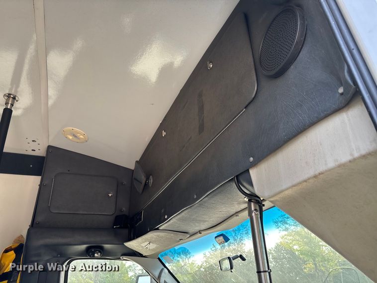 image for item DU1298 2008 Ford E450 shuttle bus