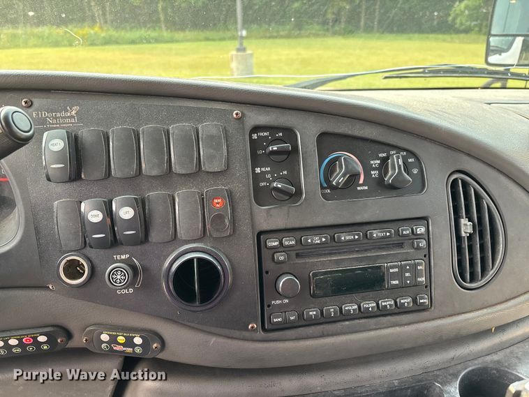 image for item DU1298 2008 Ford E450 shuttle bus