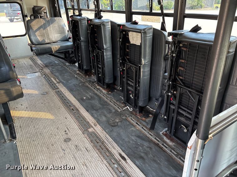 image for item DU1298 2008 Ford E450 shuttle bus