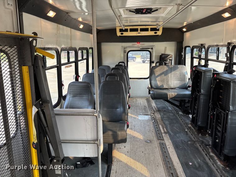 image for item DU1298 2008 Ford E450 shuttle bus