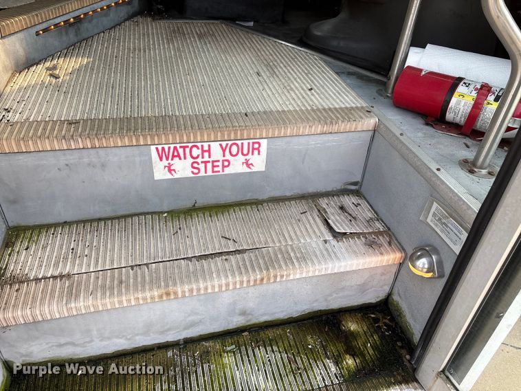 image for item DU1298 2008 Ford E450 shuttle bus