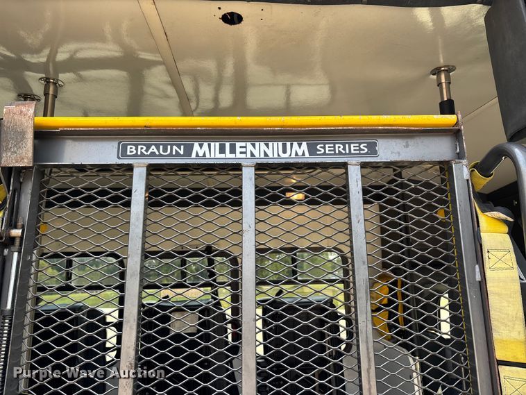 image for item DU1298 2008 Ford E450 shuttle bus