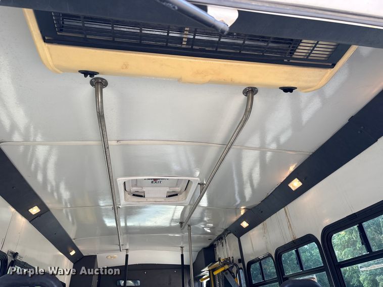 image for item DU1298 2008 Ford E450 shuttle bus