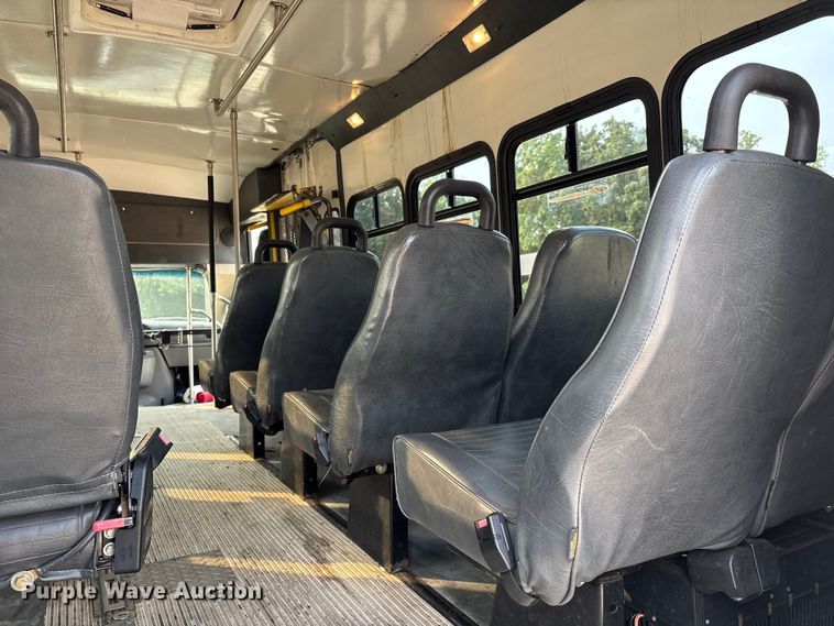 image for item DU1298 2008 Ford E450 shuttle bus