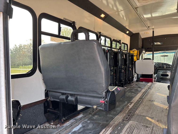 image for item DU1298 2008 Ford E450 shuttle bus