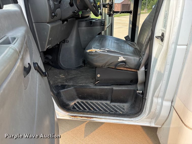 image for item DU1298 2008 Ford E450 shuttle bus