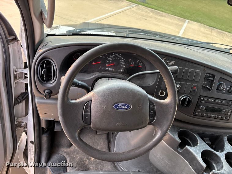 image for item DU1298 2008 Ford E450 shuttle bus