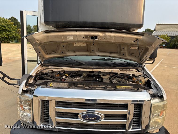 image for item DU1298 2008 Ford E450 shuttle bus