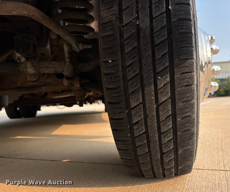 image for item DU1298 2008 Ford E450 shuttle bus