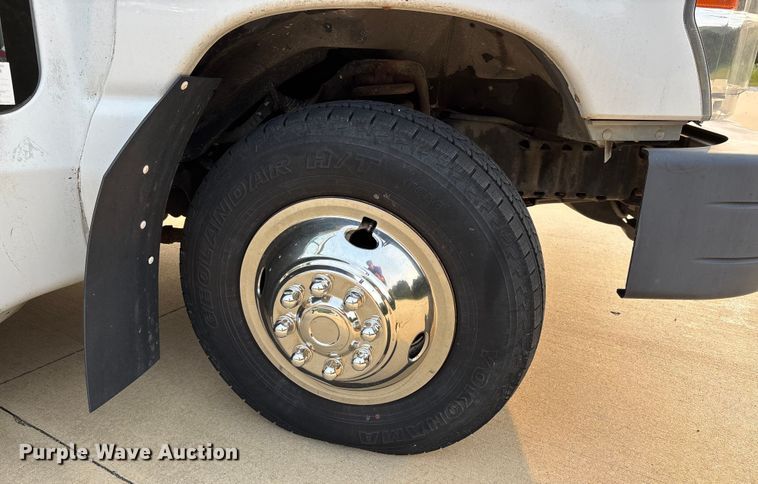 image for item DU1298 2008 Ford E450 shuttle bus