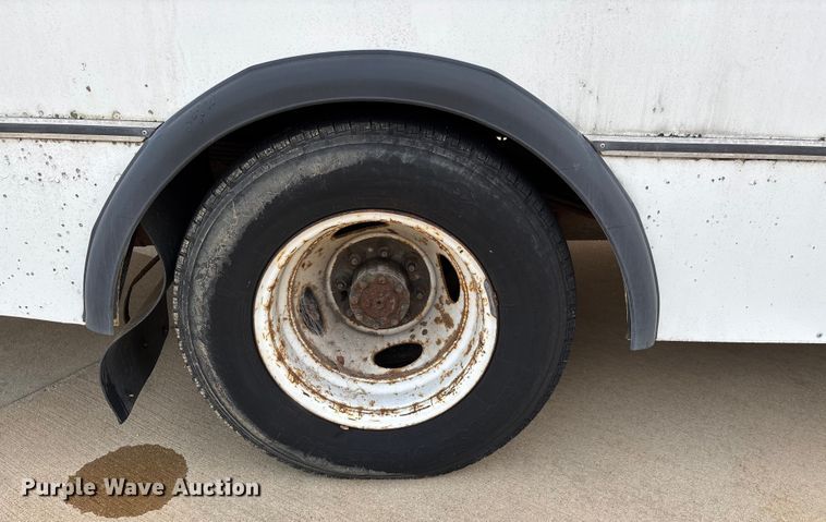 image for item DU1298 2008 Ford E450 shuttle bus