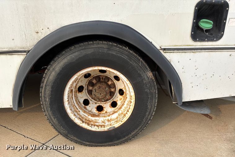 image for item DU1298 2008 Ford E450 shuttle bus