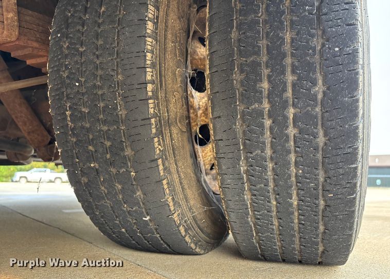 image for item DU1298 2008 Ford E450 shuttle bus