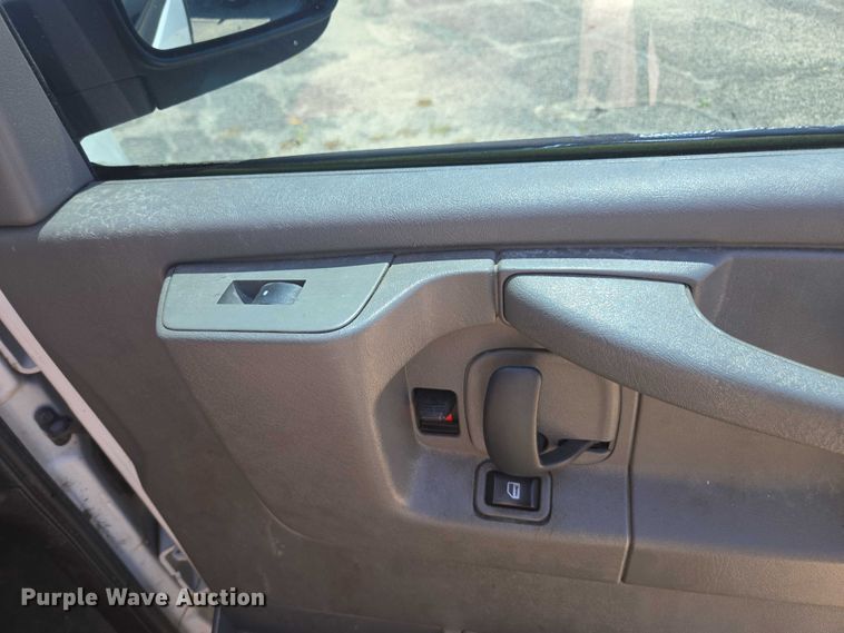 image for item DU2510 2015 Chevrolet Express 2500 van