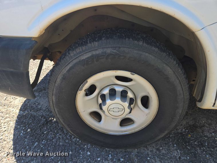 image for item DU2510 2015 Chevrolet Express 2500 van