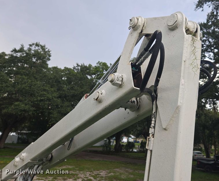 image for item DU2513 1993 Ford tren mortiz crane truck