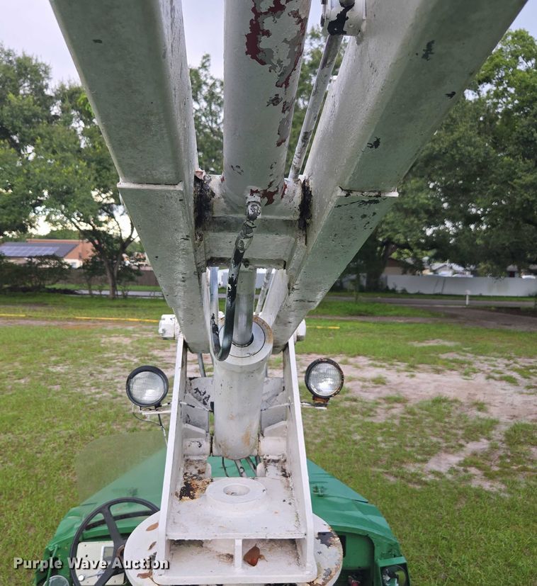 image for item DU2513 1993 Ford tren mortiz crane truck