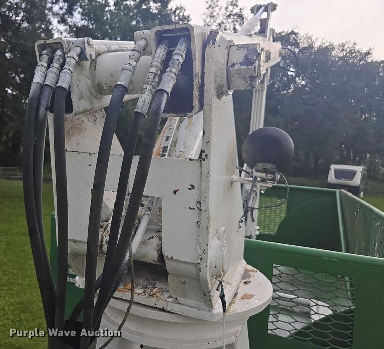 image for item DU2513 1993 Ford tren mortiz crane truck