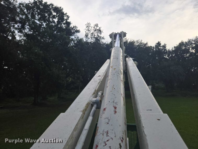 image for item DU2513 1993 Ford tren mortiz crane truck