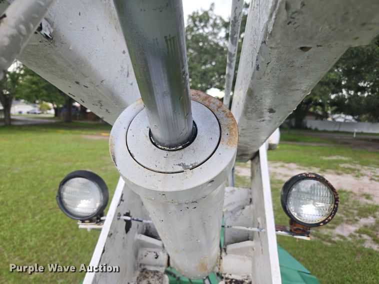 image for item DU2513 1993 Ford tren mortiz crane truck