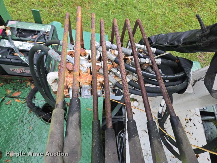 image for item DU2513 1993 Ford tren mortiz crane truck