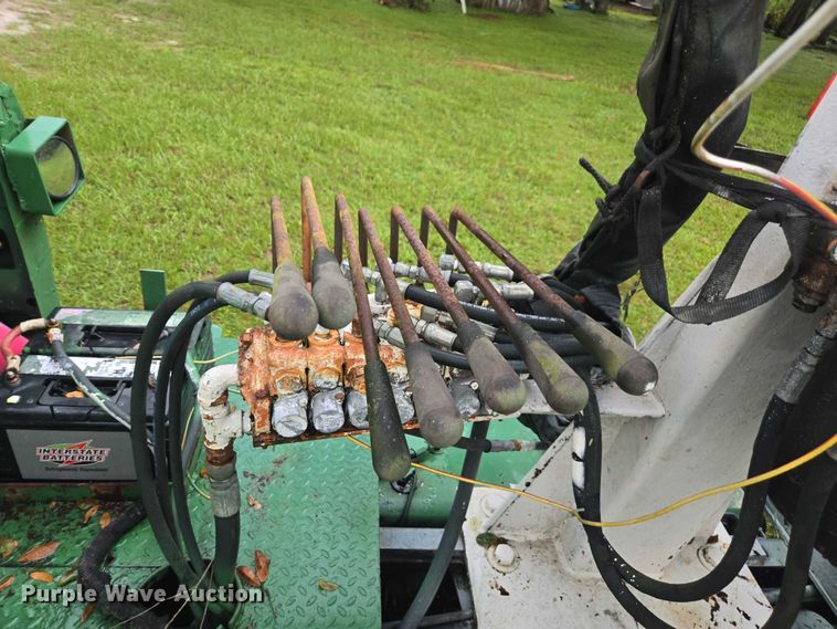 image for item DU2513 1993 Ford tren mortiz crane truck