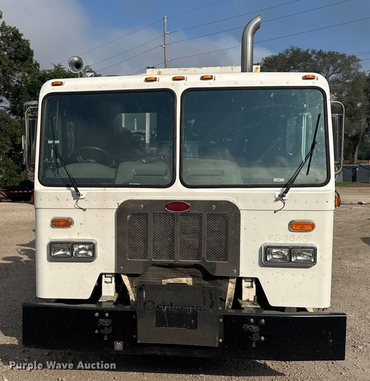 image for item DV2865 2016 Peterbilt 320 refuse truck
