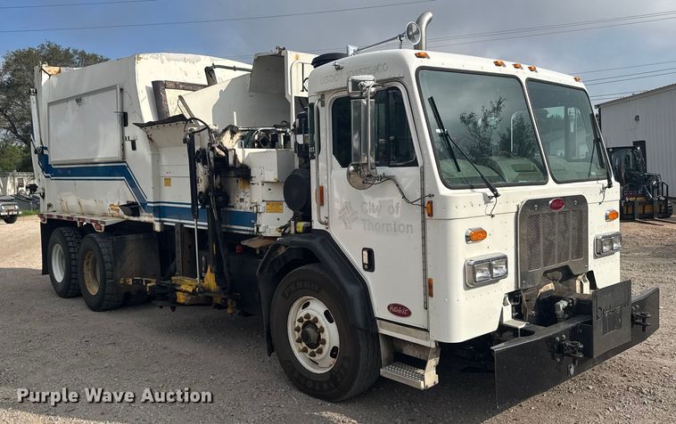 image for item DV2865 2016 Peterbilt 320 refuse truck