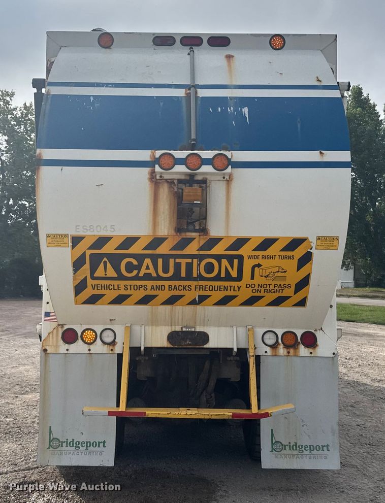 image for item DV2865 2016 Peterbilt 320 refuse truck