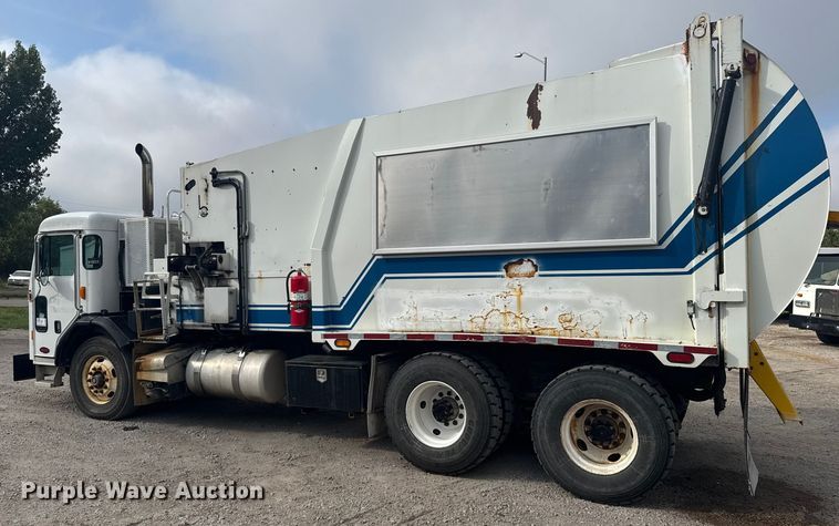 image for item DV2865 2016 Peterbilt 320 refuse truck