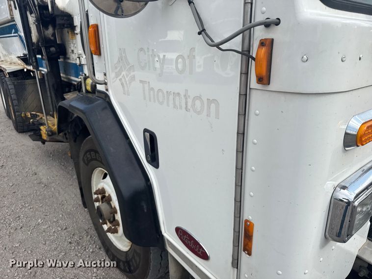 image for item DV2865 2016 Peterbilt 320 refuse truck