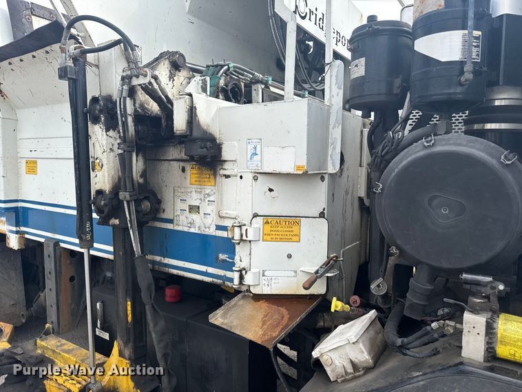 image for item DV2865 2016 Peterbilt 320 refuse truck