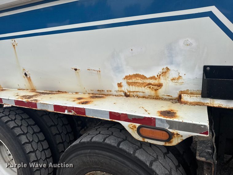 image for item DV2865 2016 Peterbilt 320 refuse truck