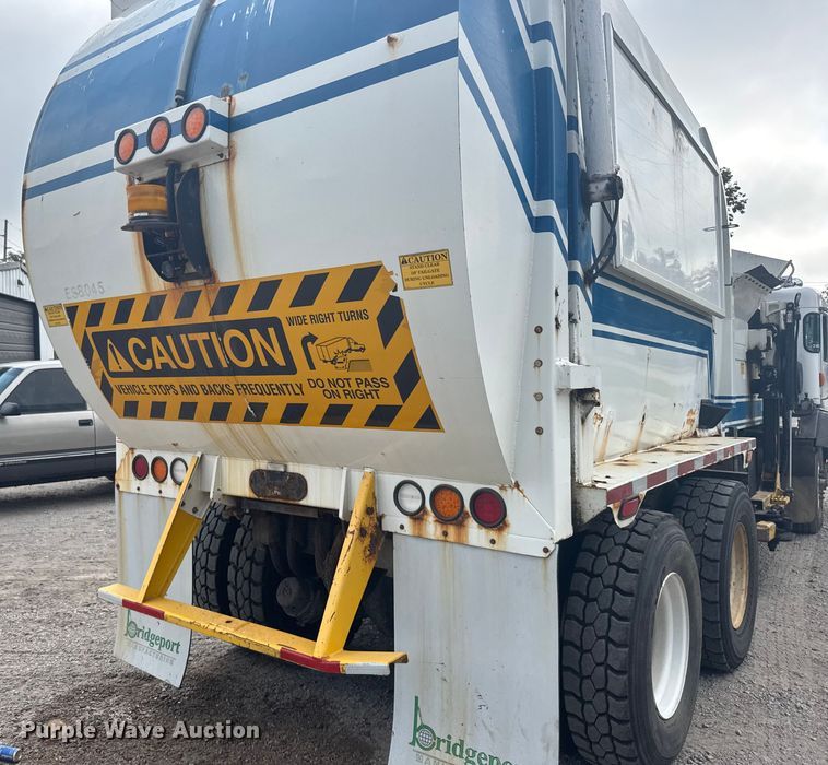 image for item DV2865 2016 Peterbilt 320 refuse truck