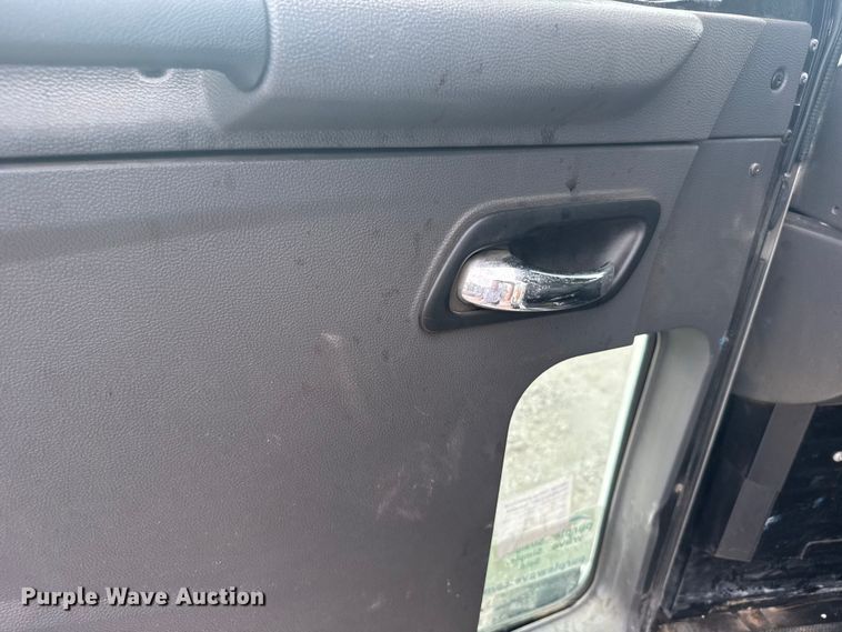 image for item DV2865 2016 Peterbilt 320 refuse truck