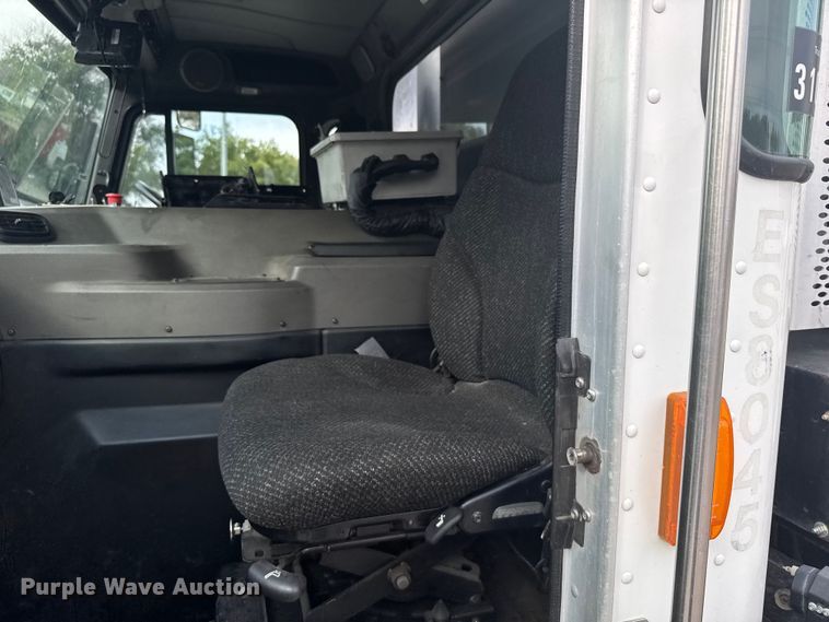 image for item DV2865 2016 Peterbilt 320 refuse truck