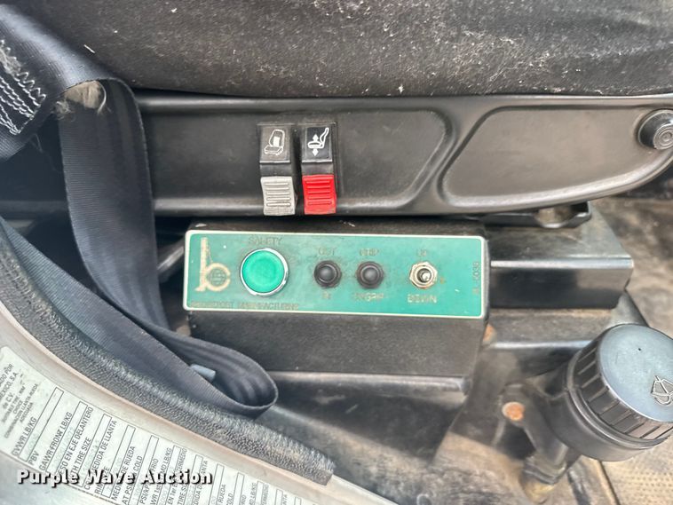 image for item DV2865 2016 Peterbilt 320 refuse truck