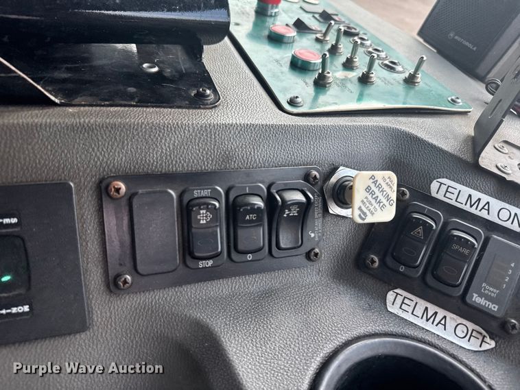 image for item DV2865 2016 Peterbilt 320 refuse truck